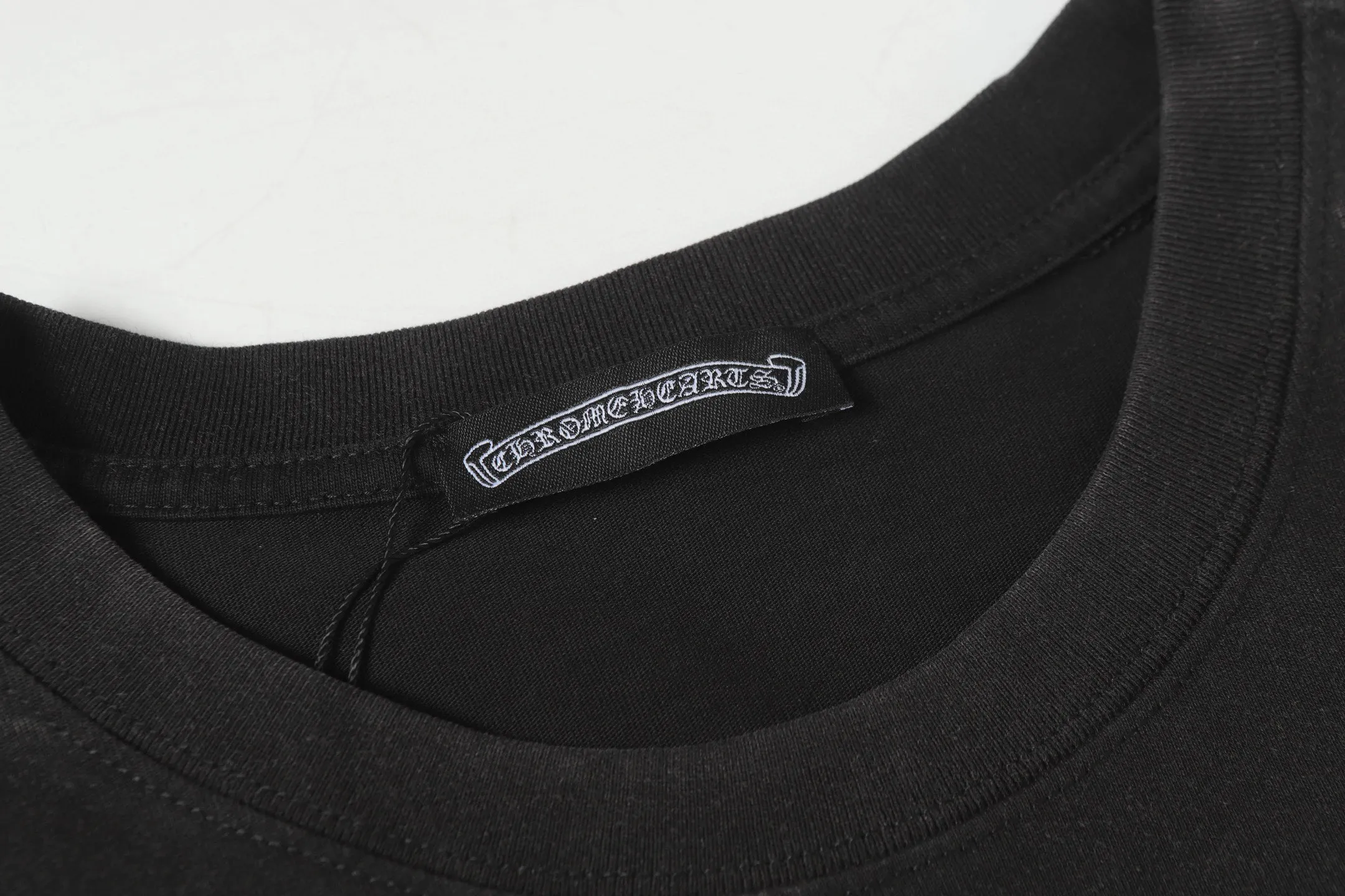 🅿️180 Chrome hearte/Chrome heart ch 25ss early spring new Sanskrit logo washed T-shirt short sleeves. A must-have item for daily commuting for men and women in light luxury. The correct version is welcome to compare. Detailed features ·280g 100% cotton double yarn jersey fabric ·Special thickened 32 pieces of double-strand 1x1 thread in the same vat ·Double-needle cross-stitch technology ·Original main mark washed hangtag COLOUR: Washed black SIZE：xs-l